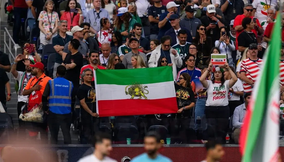 Kontrowersje wokół hymnu Iranu na Mundialu w USA: Gwizdy i demonstracje