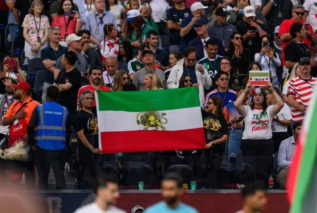 Kontrowersje wokół hymnu Iranu na Mundialu w USA: Gwizdy i demonstracje