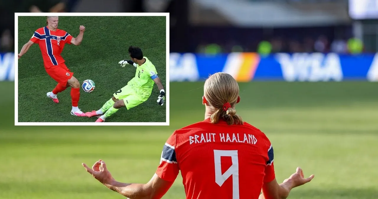 Erling Haaland w koszulce reprezentacji Norwegii, celebrujący zdobycie bramki na tle stadionu