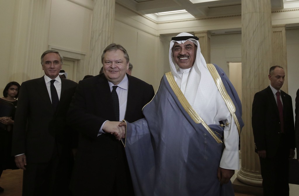 Sekretarz Stanu USA Marco Rubio rozmawia z księciem koronnym Kuwejtu, Sabah Khaled Al-Hamad Al-Sabah.