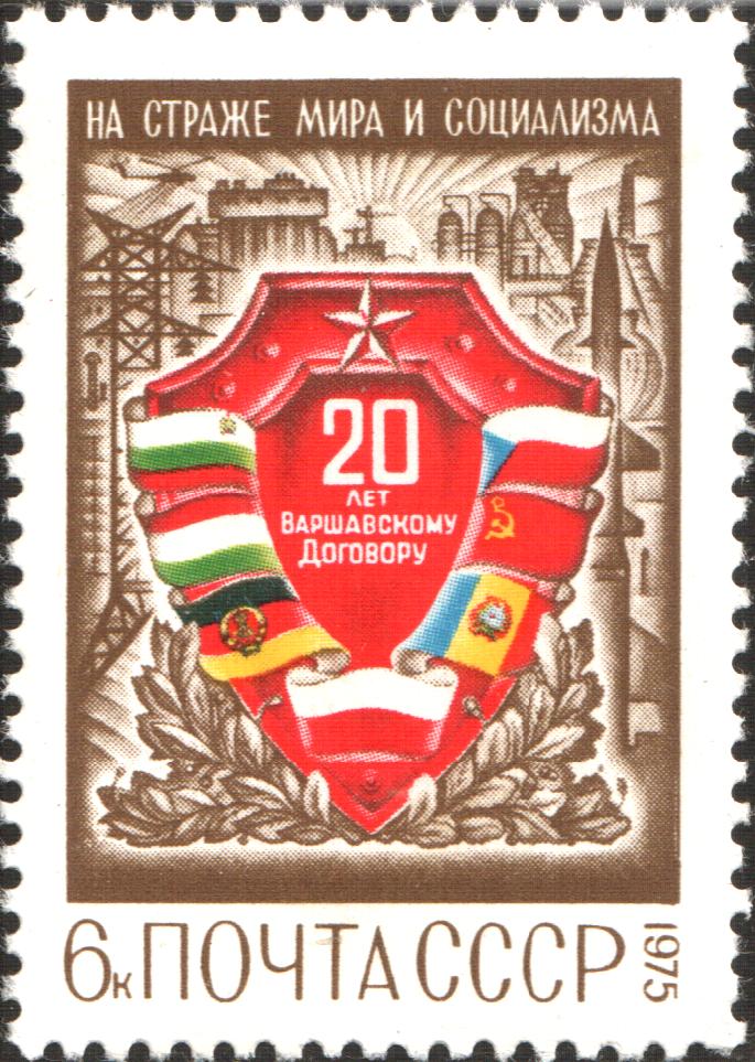 Spotkanie przedstawicieli Wielkiej Brytanii i USA, symbolizujące dyplomatyczne rozmowy w obliczu międzynarodowych napięć.
