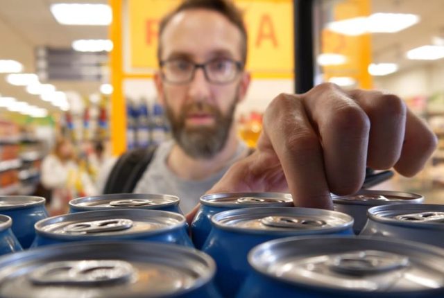 Nowy haczyk w promocjach piwnych: Kaucja zaskakuje klientów