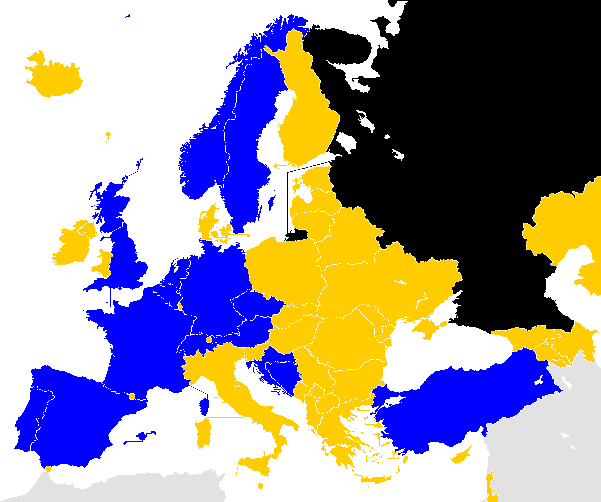 Piłkarze w akcji podczas meczu Mistrzostw Świata 2026, w tle tablica wyników pokazująca tabelę Grupy D.