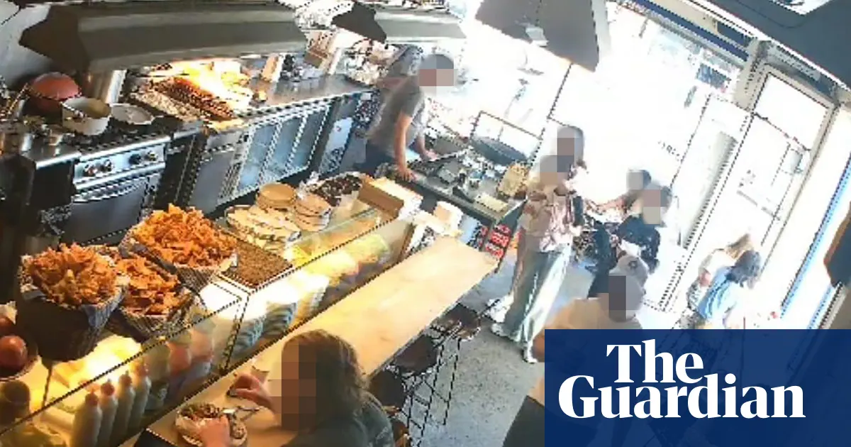 Zdjęcie przedstawiające wejście do restauracji Cairo Takeaway w Sydney.