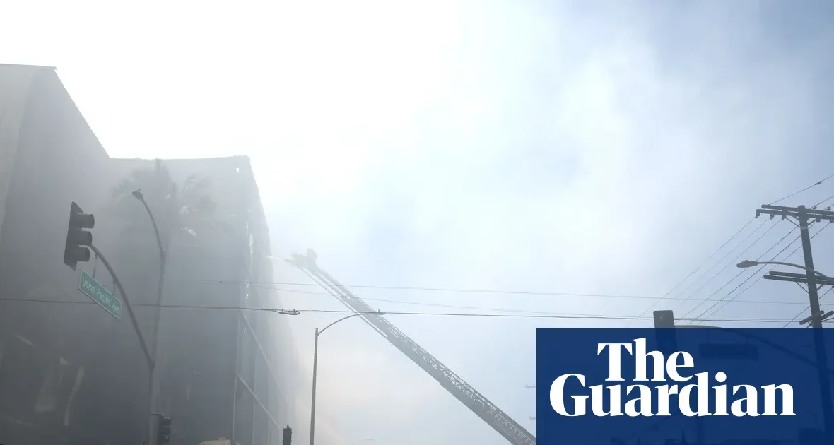 Pożar magazynu w Los Angeles trwa szósty dzień. Dlaczego akcja gaśnicza jest tak trudna?
