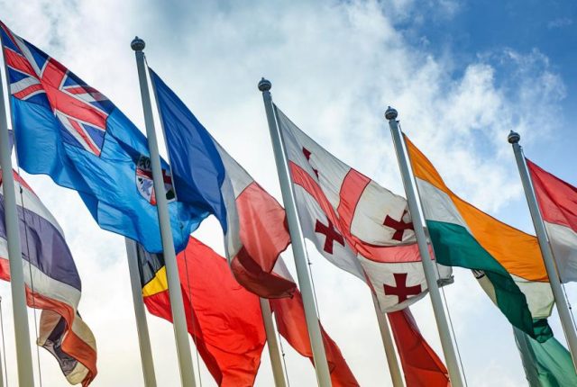 Ranking kont osobistych na lato 2026: Które banki pomogą uniknąć opłat za granicą?