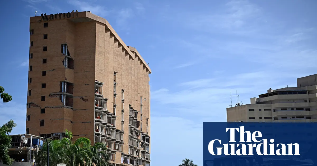 Zdjęcie przedstawiające zniszczone pokoje hotelu Marriott w La Guaira po trzęsieniu ziemi.