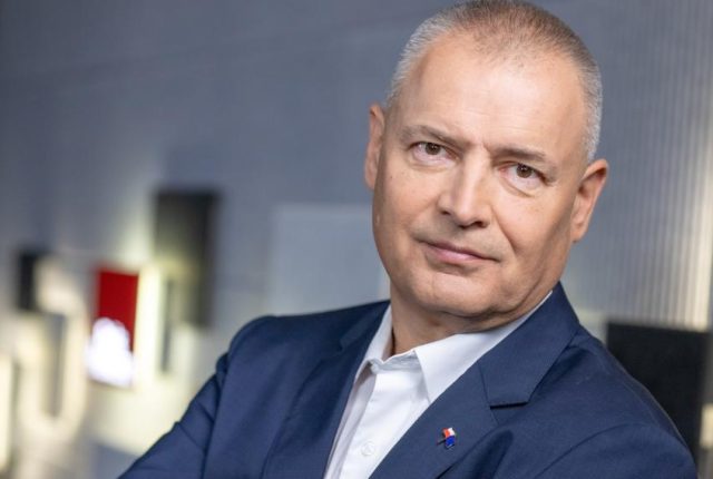Poseł Robert Dowhan oferuje sprzedaż mieszkań po cenach z oświadczenia majątkowego