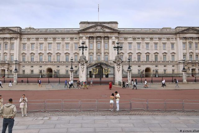 Król Karol III nie zamieszka w Pałacu Buckingham po remoncie, ujawniono wysokość zapłaconych podatków