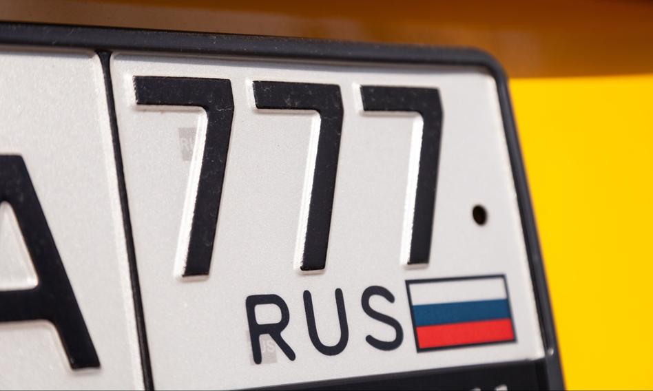 Rosyjski rynek samochodowy w kryzysie: średnia cena auta 3,5 mln rubli, dealerzy toną w niesprzedanych modelach