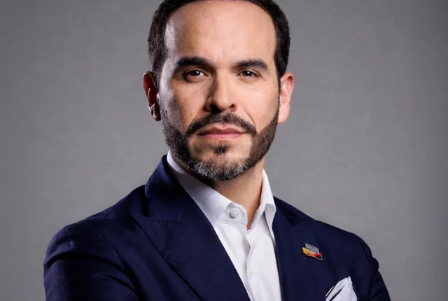 Abelardo De La Espriella na czele, Kolumbia skręca w prawo