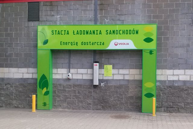 Elektromobilność w Polsce: Szanse i Wyzwania w Kontekście Krajowego Planu Odbudowy