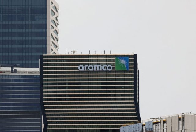 Aktywiści klimatyczni protestują przeciwko sponsorowaniu FIFA przez giganta naftowego Aramco