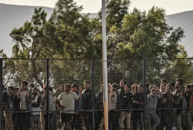 Kraje UE rozważają utworzenie „ośrodków powrotowych” dla migrantów w Rwandzie i Uzbekistanie