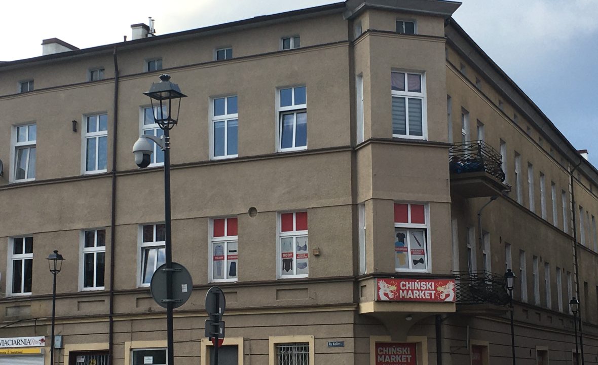 Duży pożar hali w Starogardzie Gdańskim: Mieszkańcy otrzymali alert RCB
