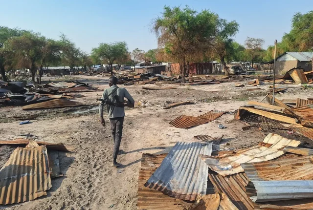 Sudan Południowy: Zniszczenia w Jonglei budzą pytania o celowe ataki na cywilów