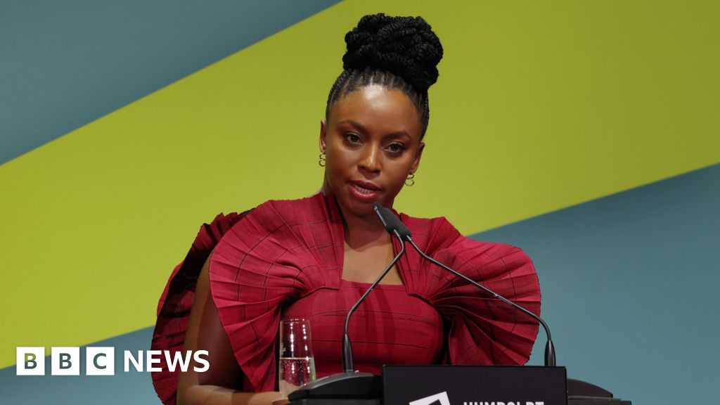 Chimamanda Adichie oskarża szpital o utrudnianie śledztwa w sprawie śmierci syna