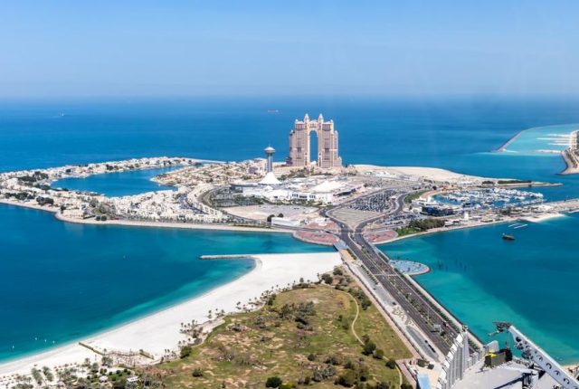 MSZ odradza podróże, a Dubaj kusi turystów specjalnym ubezpieczeniem