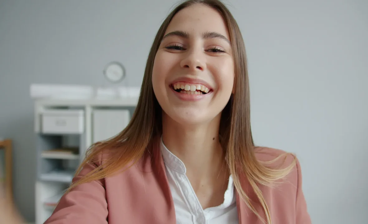 Kultura bez autopromocji: co naprawdę się zmieniło i co to oznacza dla czytelnika