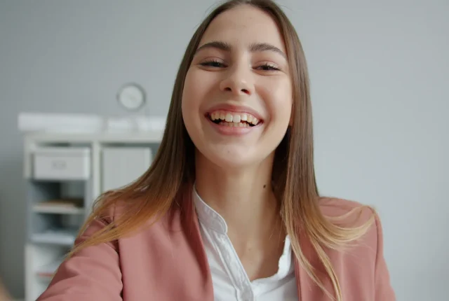 Kultura bez autopromocji: co naprawdę się zmieniło i co to oznacza dla czytelnika