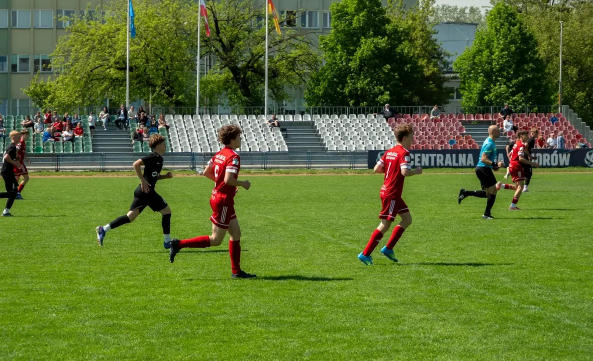 Sport dzieci i młodzieży: ile kosztuje trening, sprzęt i wyjazdy w klubach lokalnych
