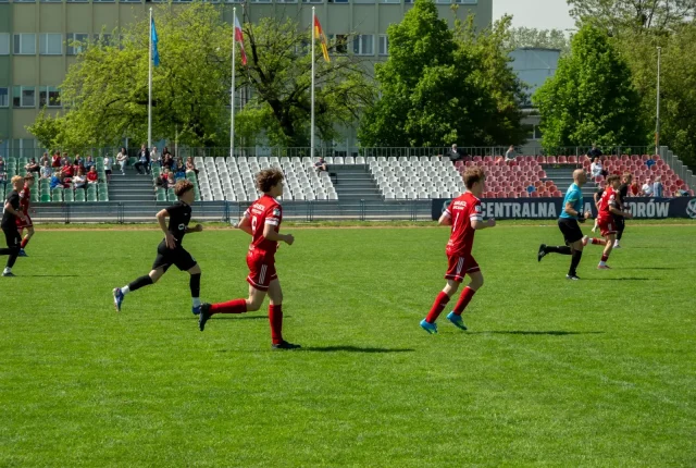 Sport dzieci i młodzieży: ile kosztuje trening, sprzęt i wyjazdy w klubach lokalnych