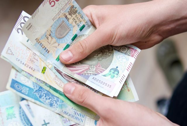 Praca dla kierowcy C+E z pensją do 14 tys. zł brutto. Rekrutacja w Sandomierzu