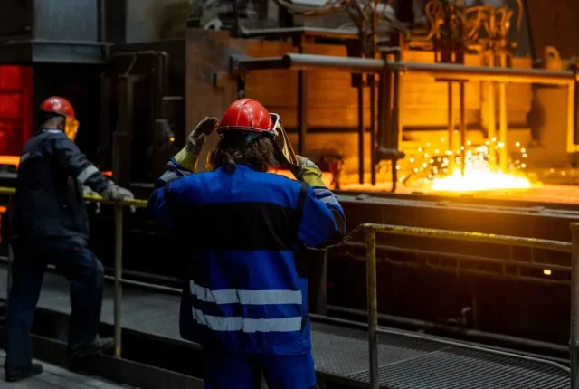 Polski przemysł w głębokim spowolnieniu: wskaźnik PMI najniższy od 11 miesięcy