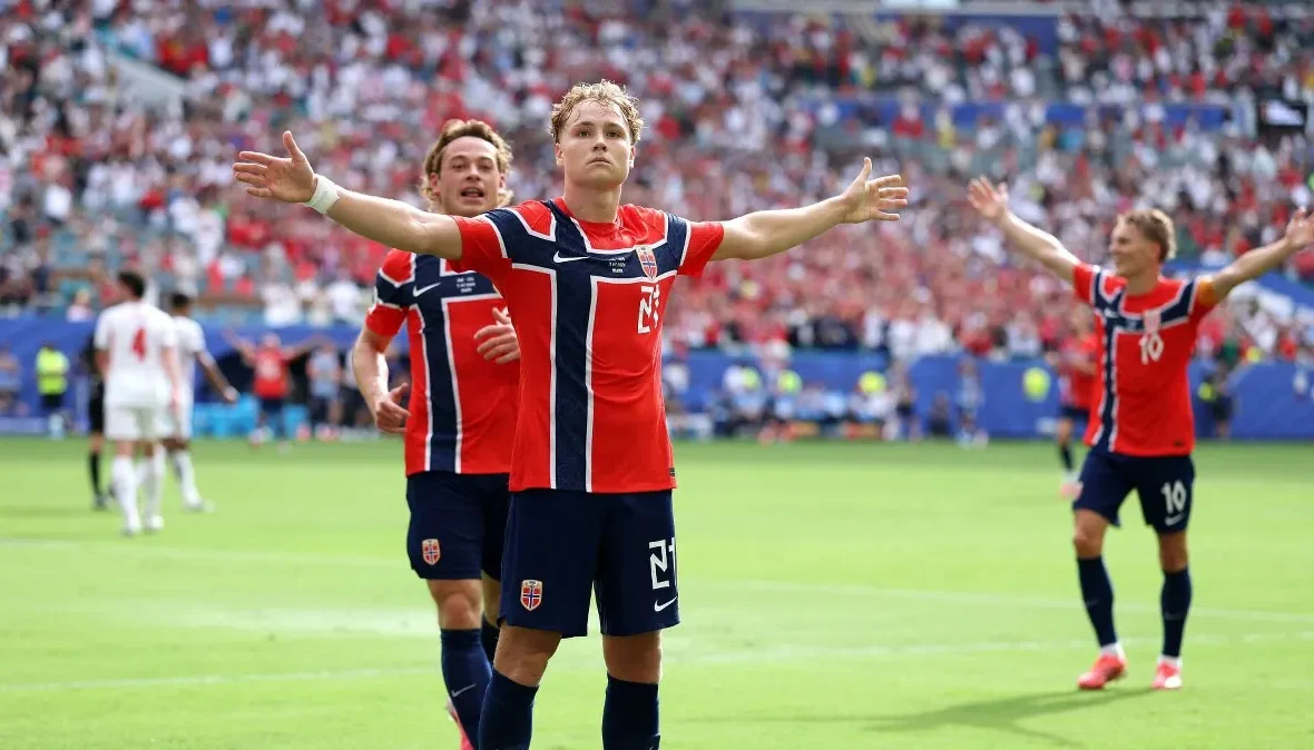 Norwegia szokuje Anglię na Mundialu: Schjelderup strzela gola turnieju?