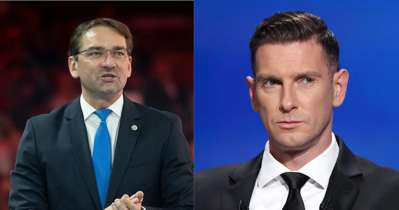 Sebastian Świderski, prezes Polskiego Związku Piłki Siatkowej, podczas konferencji prasowej, z polską flagą w tle.