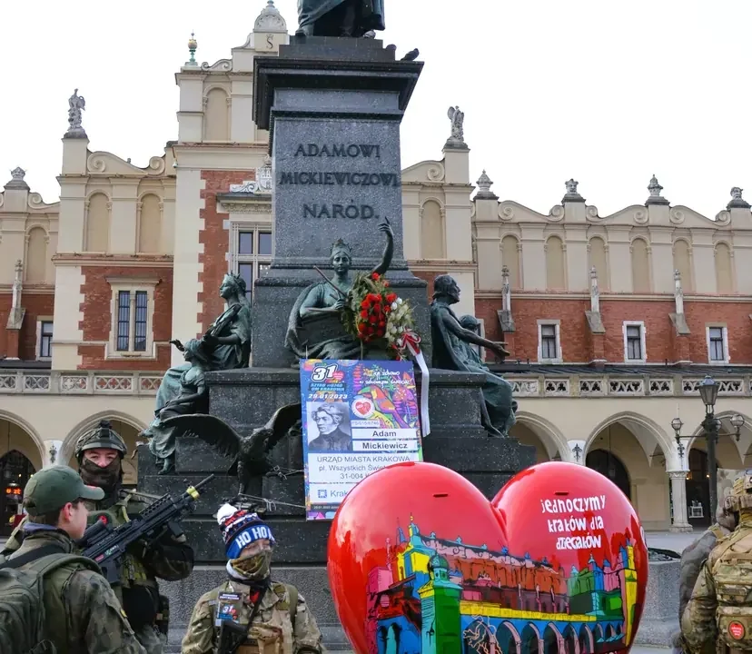 Władze Krakowa ostrzegają przed „największym weselem” na Rynku Głównym