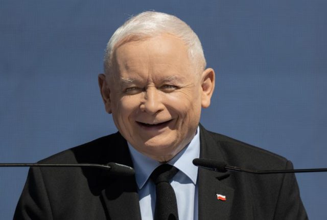 Kaczyński wciąż liderem prawicy według sondażu, Nawrocki tuż za nim. Rozłam w PiS zmienia układ sił?