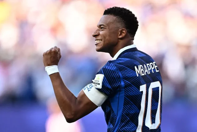 Mbappe Dogania Messiego z Siedmioma Golami, Francja Pokonuje Paragwaj