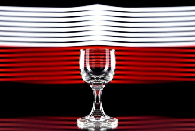 Polacy piją najmniej alkoholu od 30 lat. Rośnie odsetek abstynentów