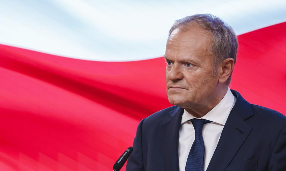 Premier Donald Tusk podczas konferencji prasowej, mówiący o incydencie w Bielsku-Białej