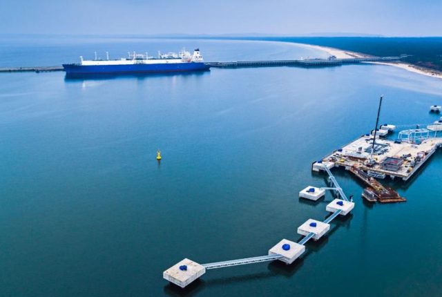 Terminal LNG w Świnoujściu zwiększa wydajność – czwarte stanowisko załadunkowe obsłuży nawet 60 cystern dziennie