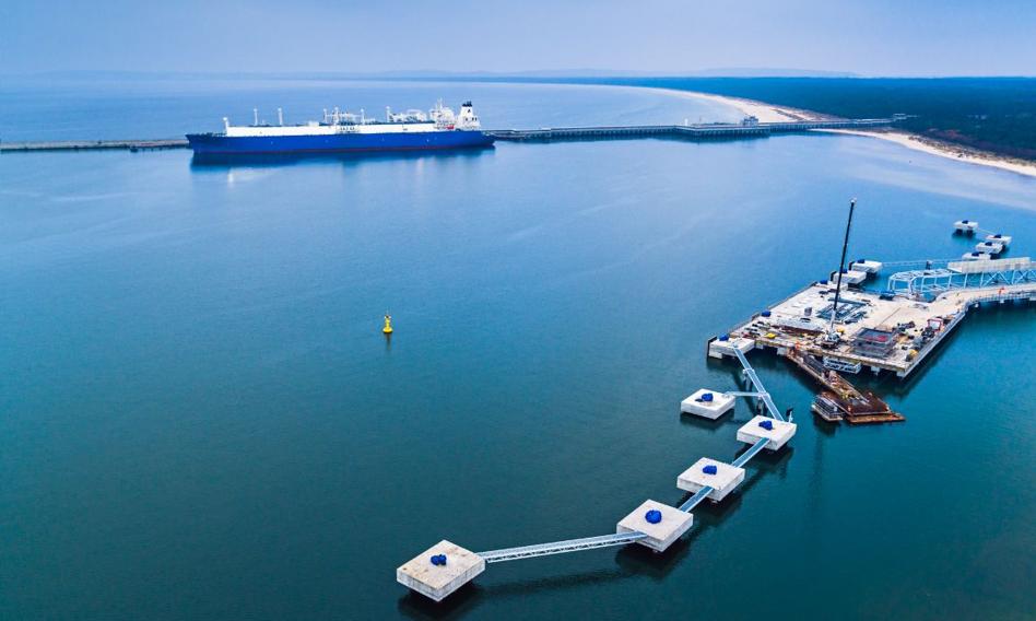 Terminal LNG w Świnoujściu zwiększa wydajność – czwarte stanowisko załadunkowe obsłuży nawet 60 cystern dziennie