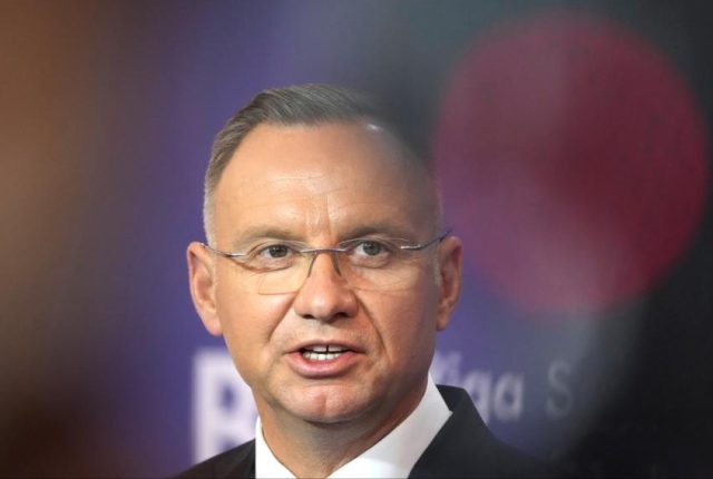 MON reaguje na spotkanie b. prezydenta Dudy z szefem Agencji Uzbrojenia i założycielem kontrowersyjnego fintechu