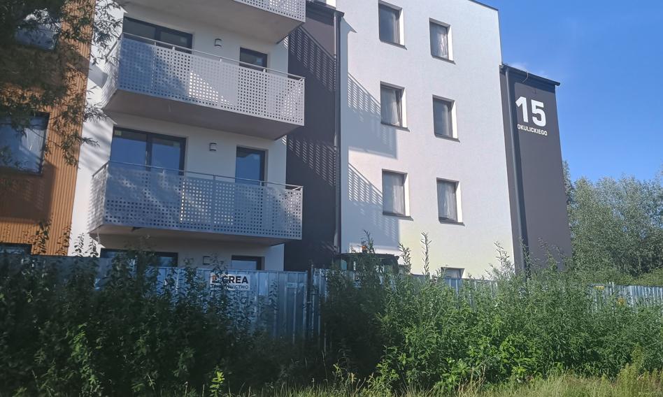 Nowe osiedle mieszkaniowe wybudowane w ramach SIM lub TBS, przykład budownictwa społecznego w Polsce