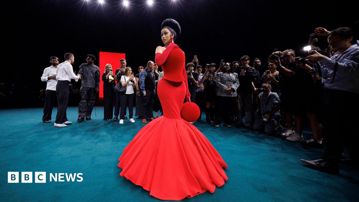 Cardi B w kreacji Roberta Wuna na Paris Haute Couture Week 2026