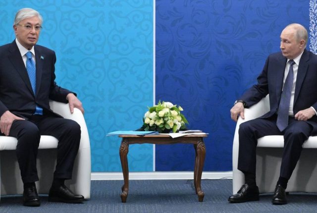 Prezydent Kazachstanu wzywa Putina: „To musi się skończyć”. Propozycja zamrożenia wojny