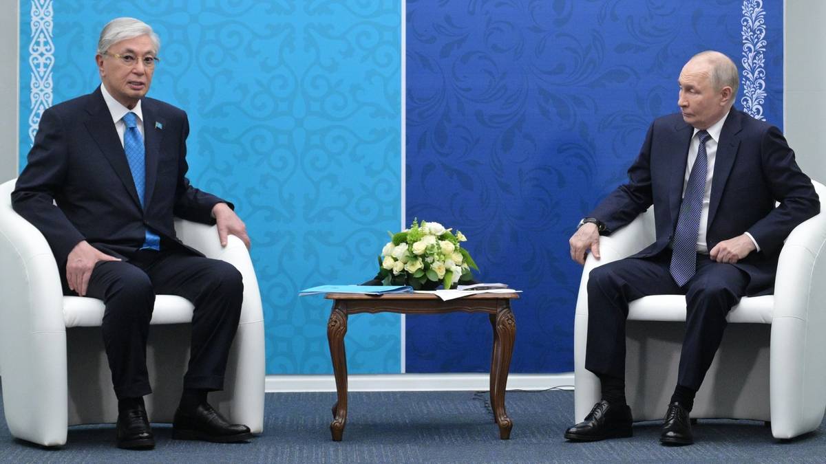 Prezydent Kazachstanu Kasym-Żomart Tokajew i prezydent Rosji Władimir Putin podczas spotkania w Omsku, lipiec 2026 r.