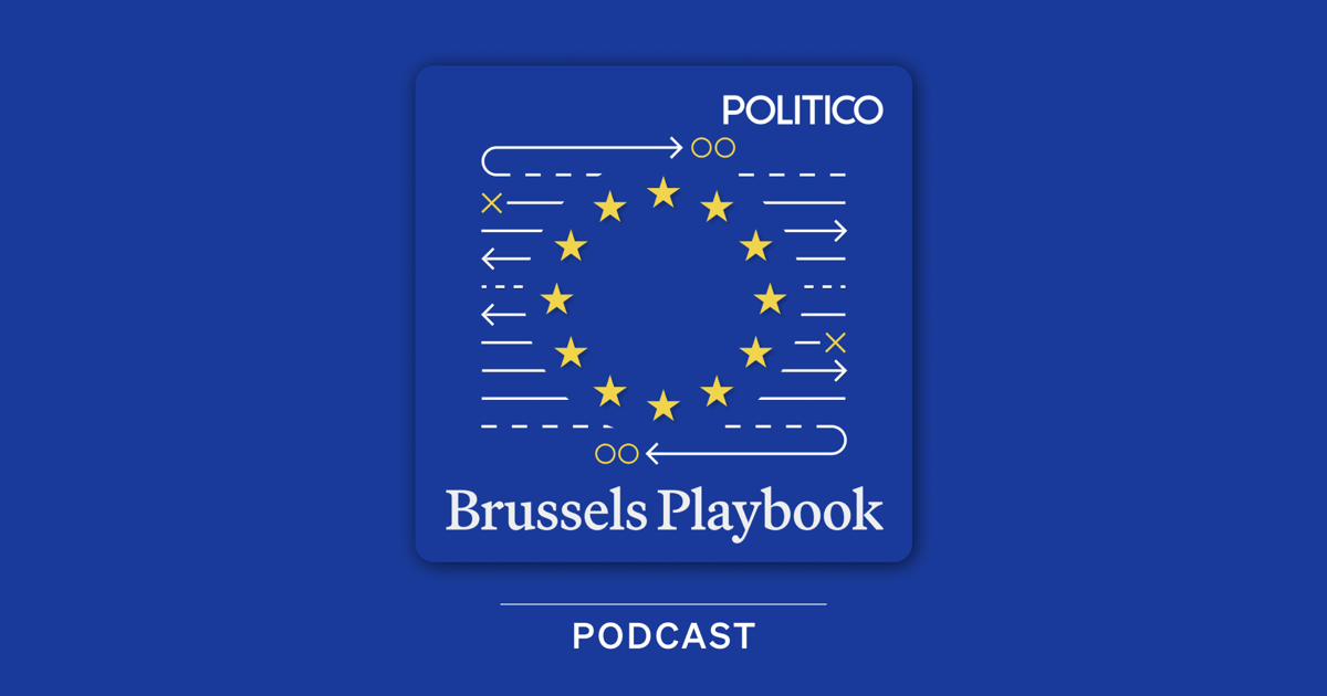 Samolot gaśniczy nad płonącym lasem w Europie Zachodniej podczas letnich pożarów w 2026 roku