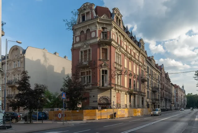 Rozwój Plus: nowy klub Morawieckiego i paradoks ostrzeżeń, które spełnił sam były premier