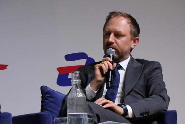 Weto prezydenta zmienia plany rządu. Czy jeszcze w tym roku pojawi się nowy podatek dla firm paliwowych?