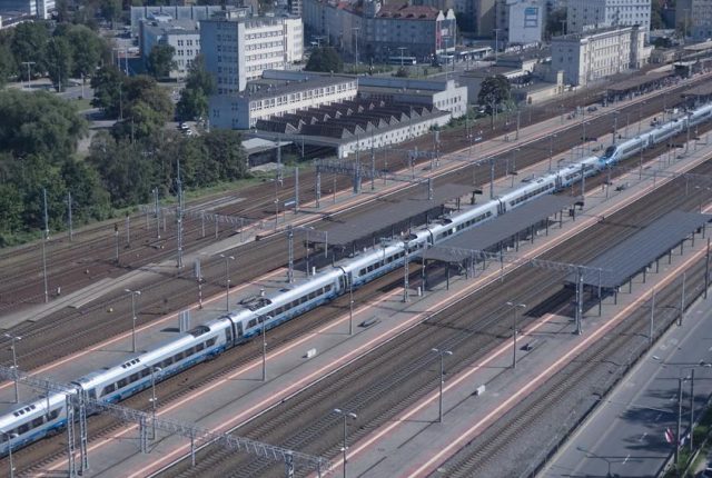 KPO napędza inwestycje transportowe w Polsce: 26 mld zł na kolej, autobusy i porty