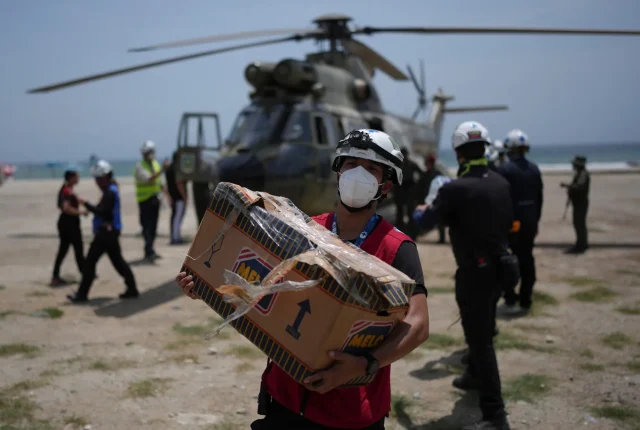 Wenezuela: Pomoc humanitarna dociera do poszkodowanych po trzęsieniu ziemi w La Guaira