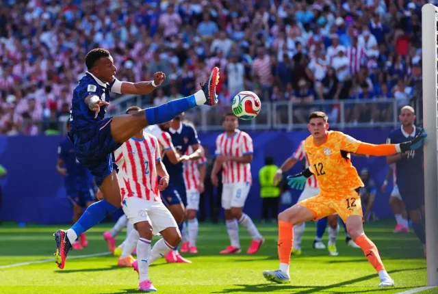 Kylian Mbappé potępia rasistowski atak paragwajskiej senator