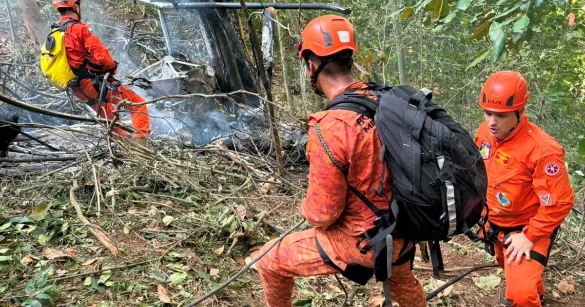 Widok na górzysty teren Parku Narodowego Tijuca w Rio de Janeiro, gdzie doszło do katastrofy śmigłowca.