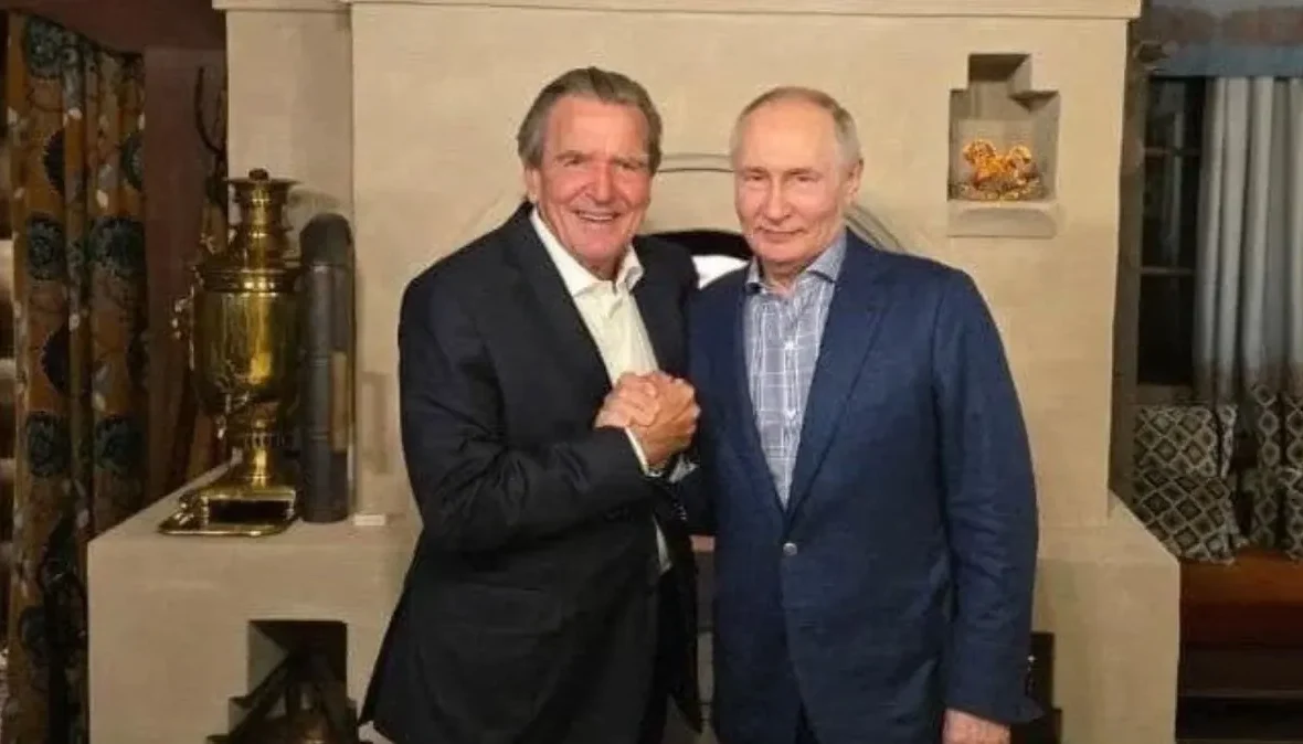 Władimir Putin świętował 74. urodziny z Gerhardem Schröderem